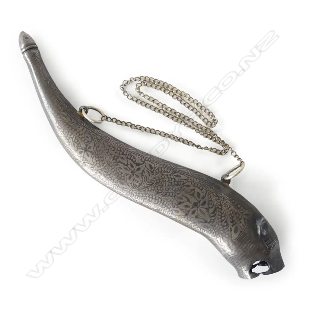 An Indian Moghul style silver metal serpentine powder flask with leopard head, Image 1++