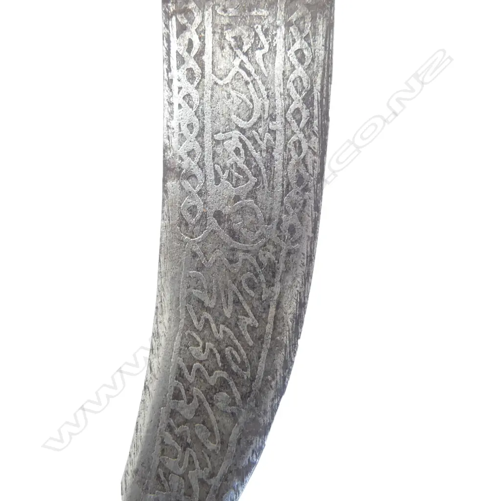 A small Syrian curved bladed dagger with bone hilt, Image 1++