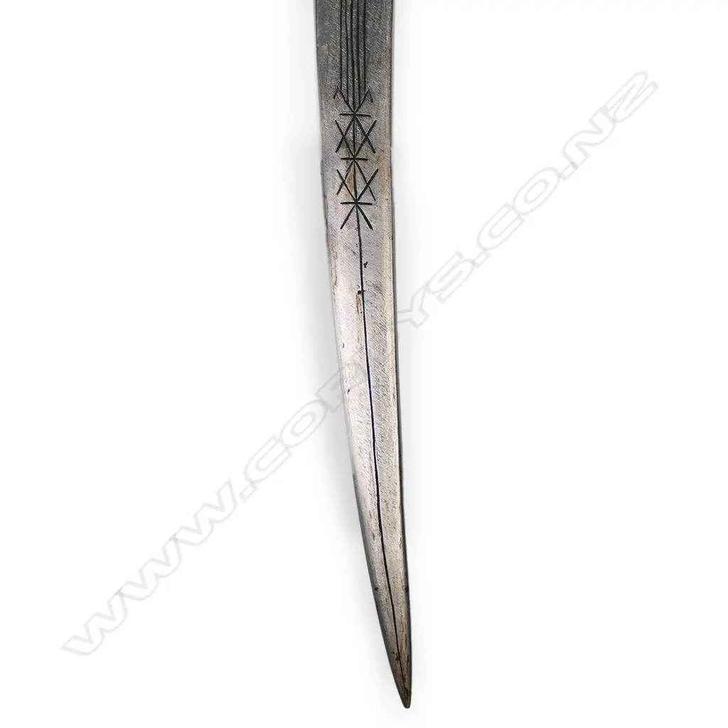 An ethnic short sword, complete in leather scabbard, Image 1++