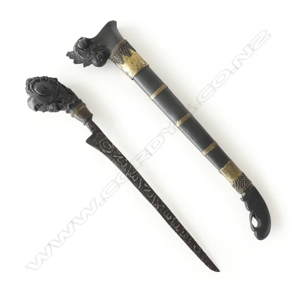 A replica Indonesian parrot head dagger, Image 1++