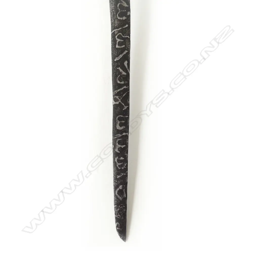 A replica Indonesian parrot head dagger, Image 1++