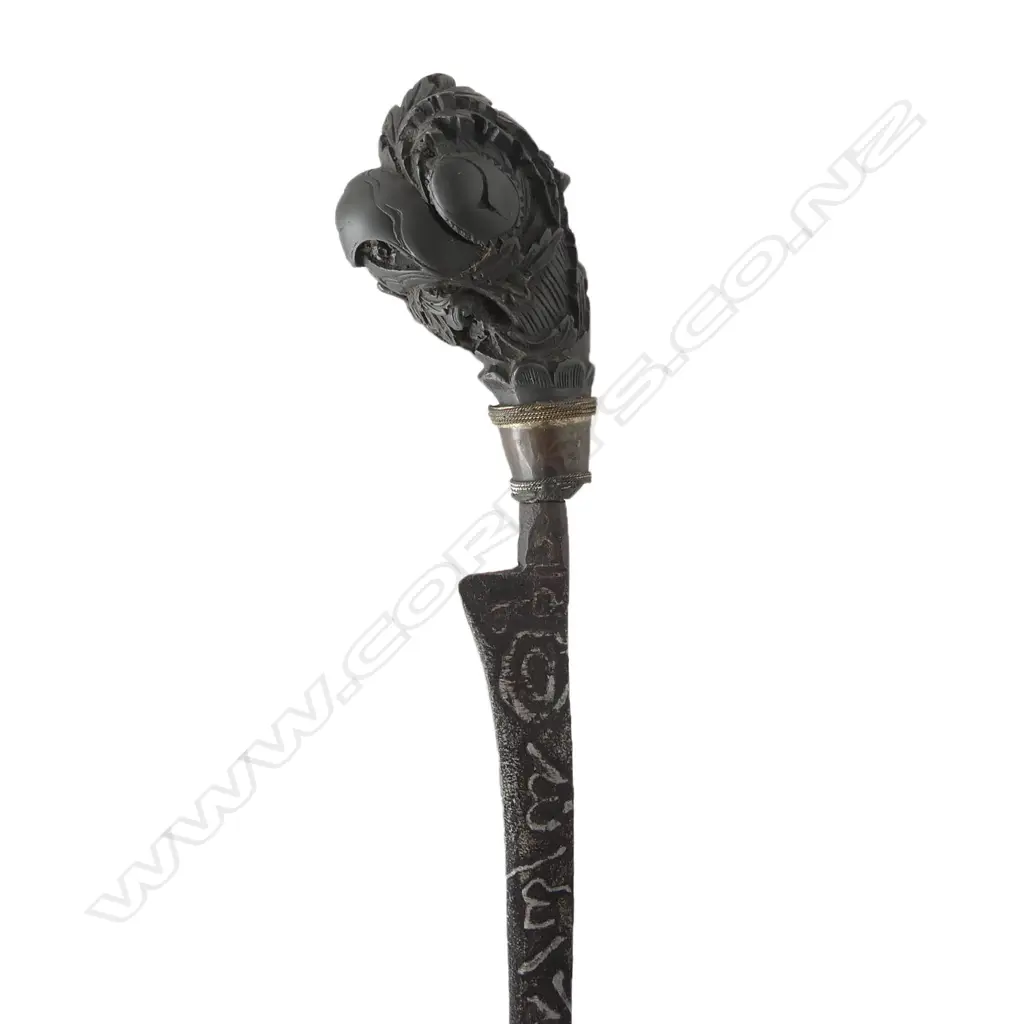 A replica Indonesian parrot head dagger, Image 1++