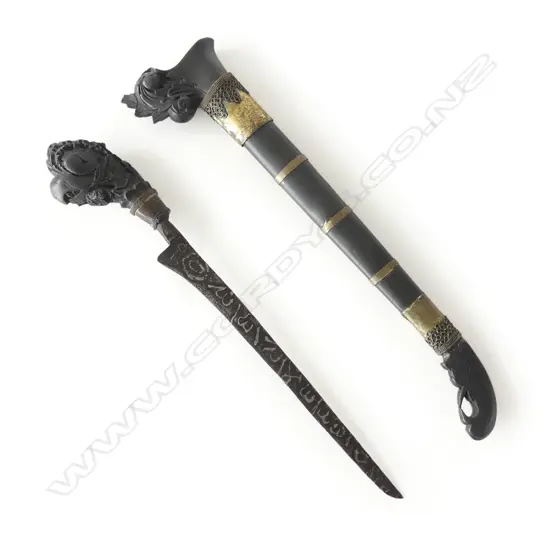 A replica Indonesian parrot head dagger,