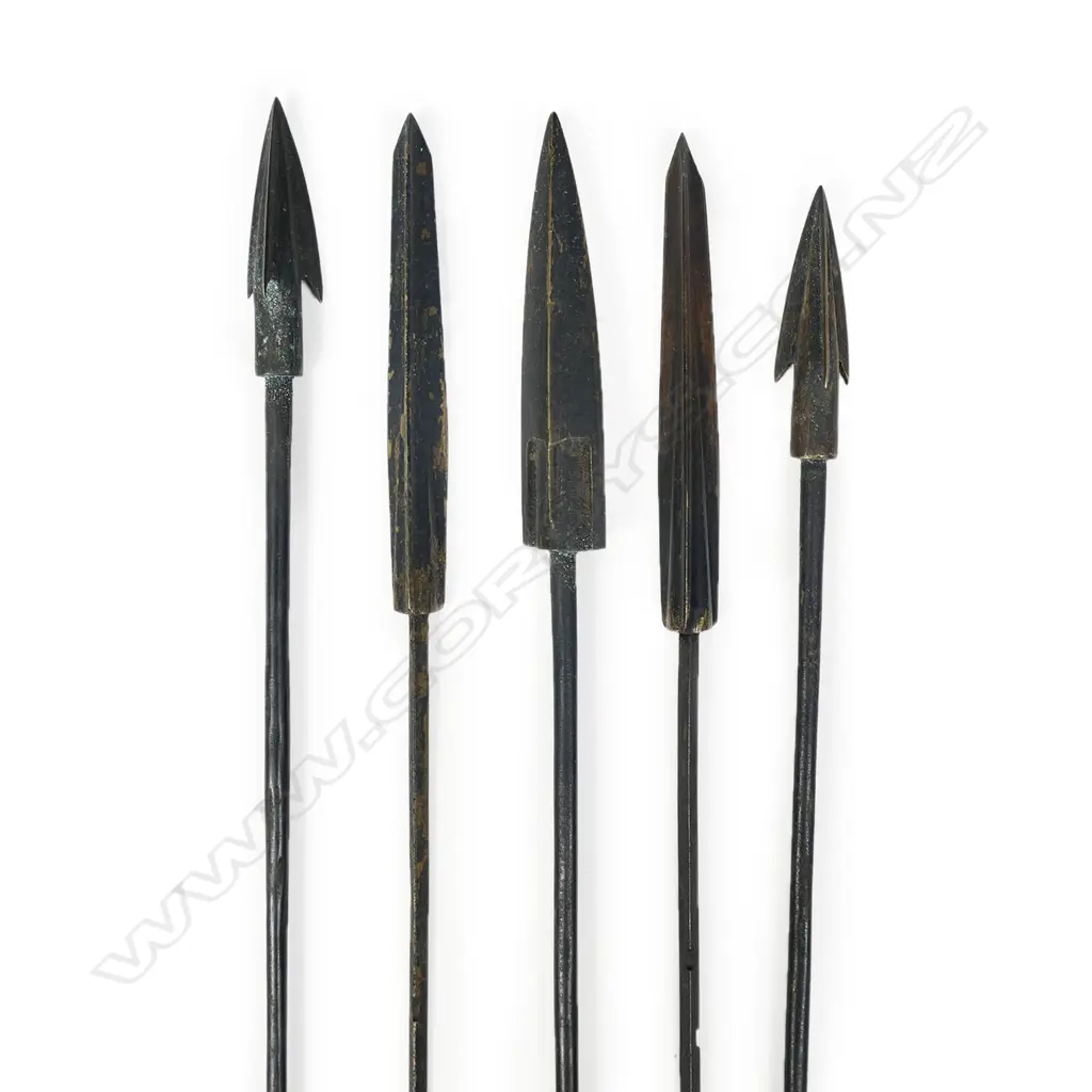 Five Chinese bronze arrow heads in Warring States style, Image 1++