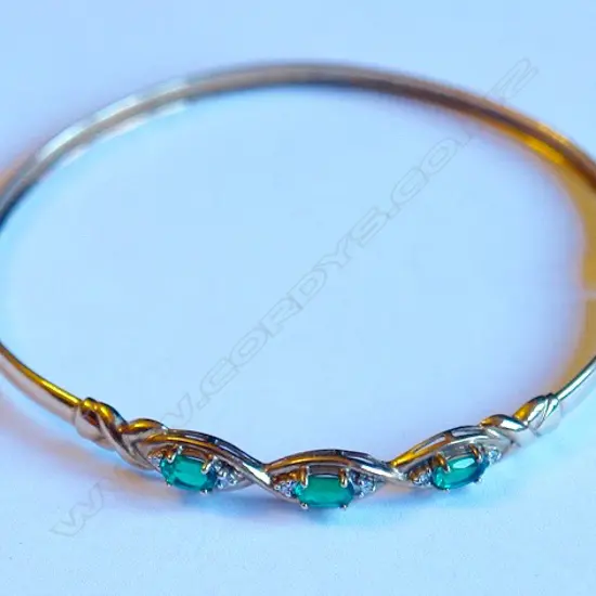 9CT GREEN GEM & DIAMOND SNAP BANGLE