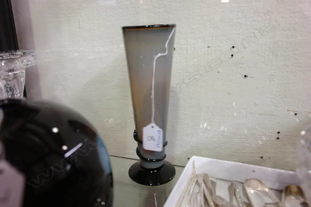 NZ GLASS VASE SIGNED HOGLUND Image 1++