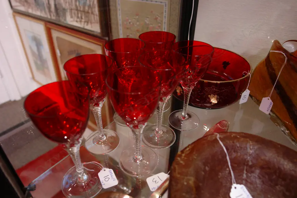 RED GLASS BOWL & SEVEN GLASSES Image 1++