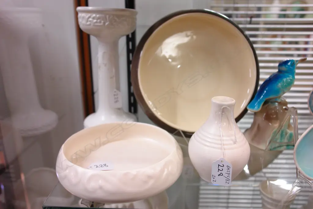 2 C.L. FLOAT BOWLS & 2 VASES Image 1++