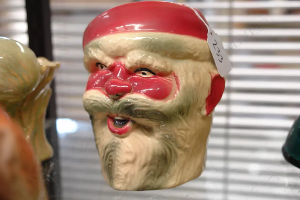 TITIAN 'SANTA' MUG Image 1++