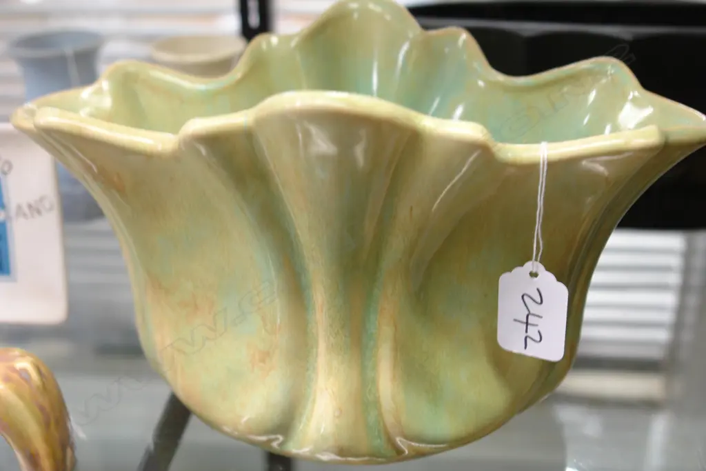 C.L. TRICKLE GLAZE VASE-GREEN Image 1++