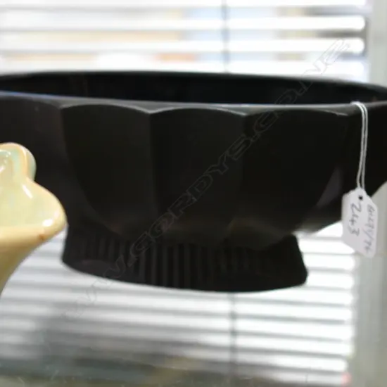 BLACK C.L. VASE