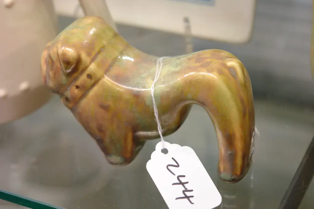 C.L. TRICKLE GLAZE BULL DOG Image 1++