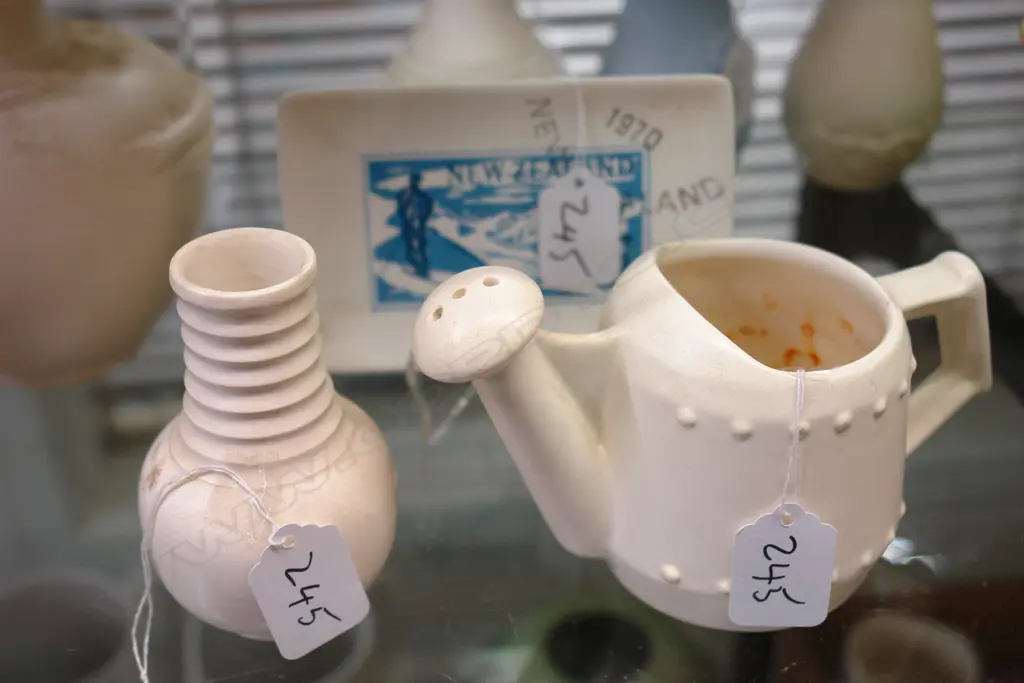 3 WHITE C.L. PCS-VASE-WATERING CAN-STAMP Image 1++