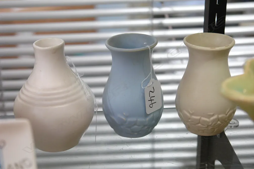 3 C.L. VASES - 2 WHITE & ONE BLUE Image 1++
