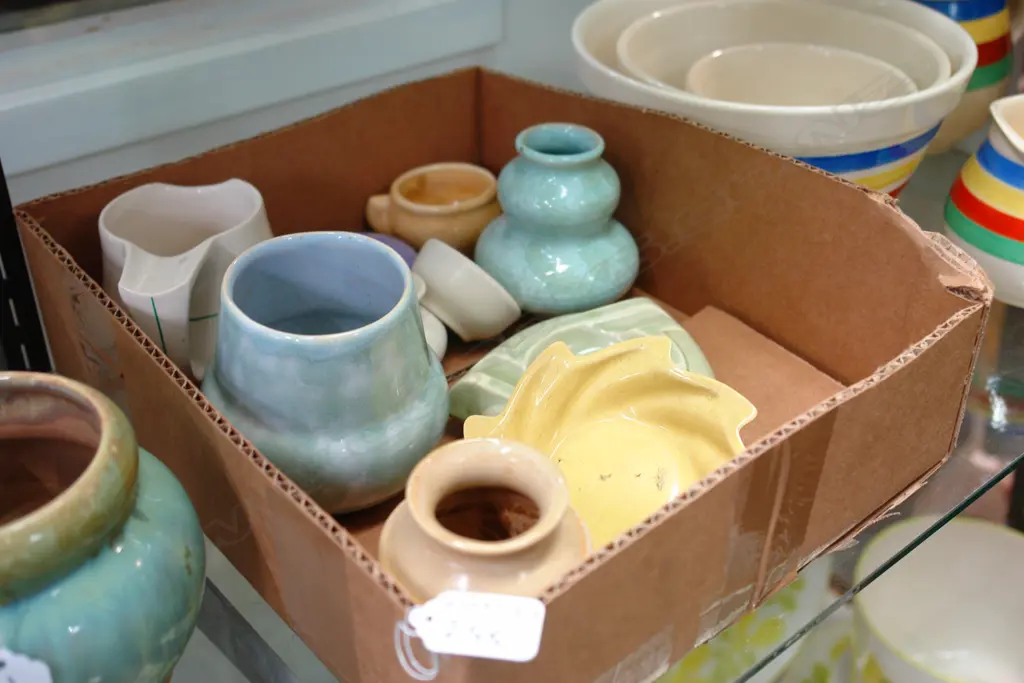 BOX OF ASSTD C.L. & OTHER CHINA Image 1++