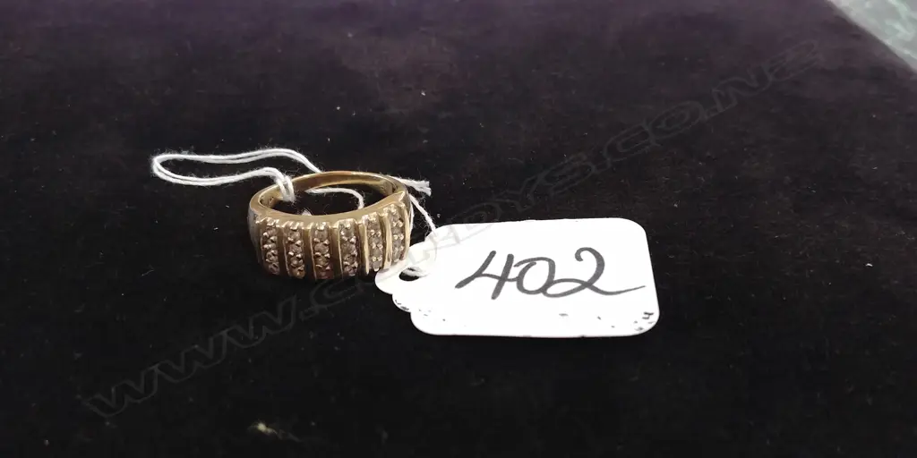14CT GOLD AND DIAMOND RING 5.5gms Image 1++