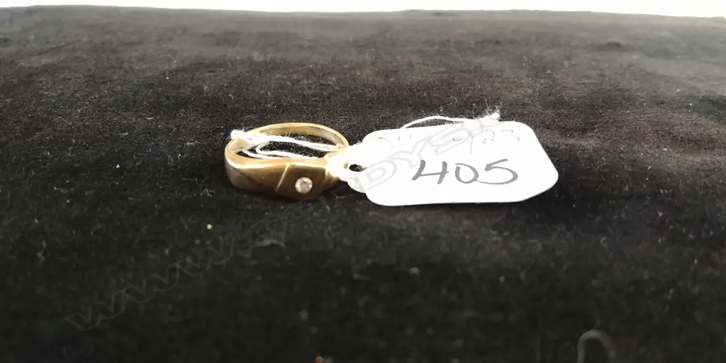 18CT GOLD AND DIAMOND BAND 4.5gms Image 1++