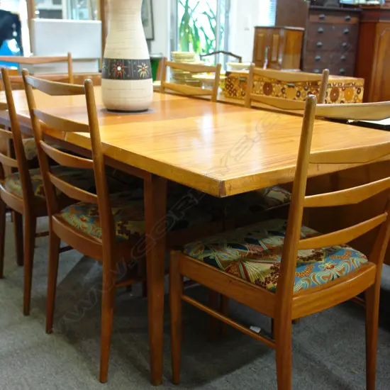 RETRO DINNING TABLE & CHAIRS
