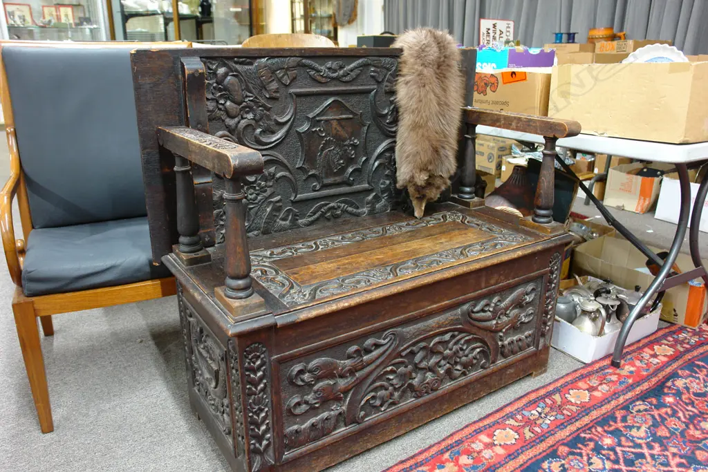 CARVED MONK SEAT Image 1++