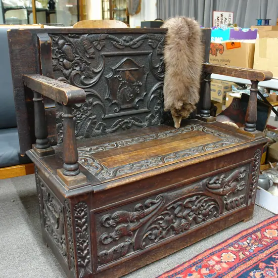 CARVED MONK SEAT
