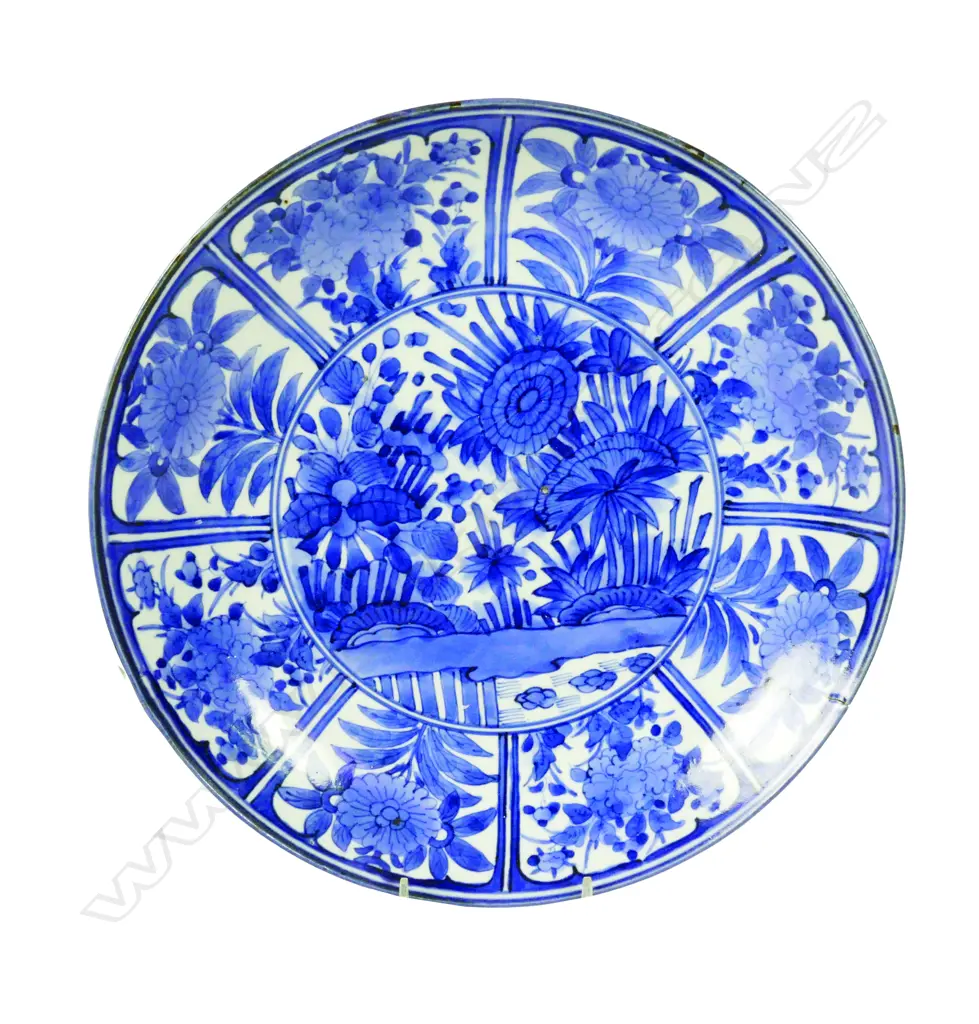 A Chinese blue and white Swatow circular shallow dish Image 1++