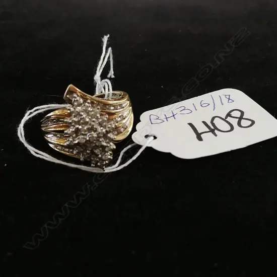 18CT GOLD AND DIAMOND RING 6gms