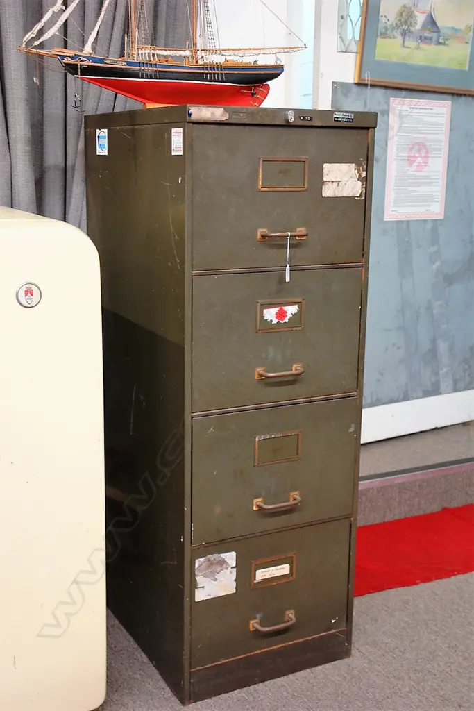 4 DRAWER METAL FILING CABINET Image 1++