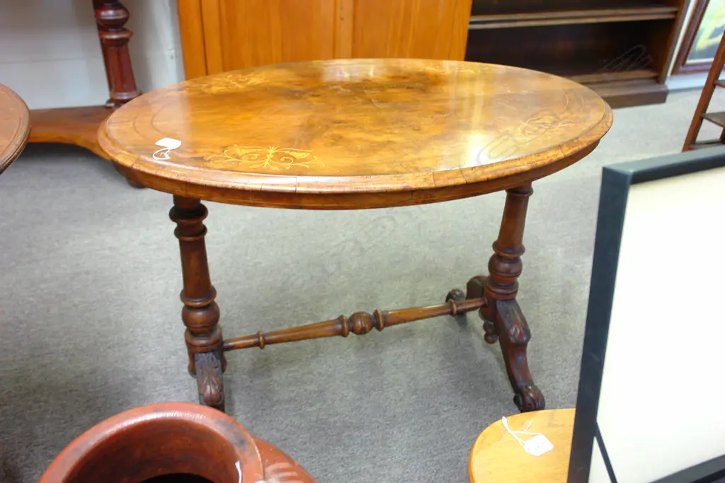 OVAL WALNUT VICT SIDE TABLE Image 1++