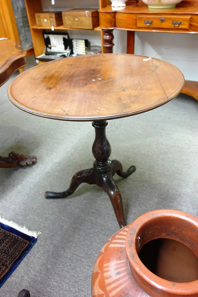 ANTIQUE WINE TABLE Image 1++