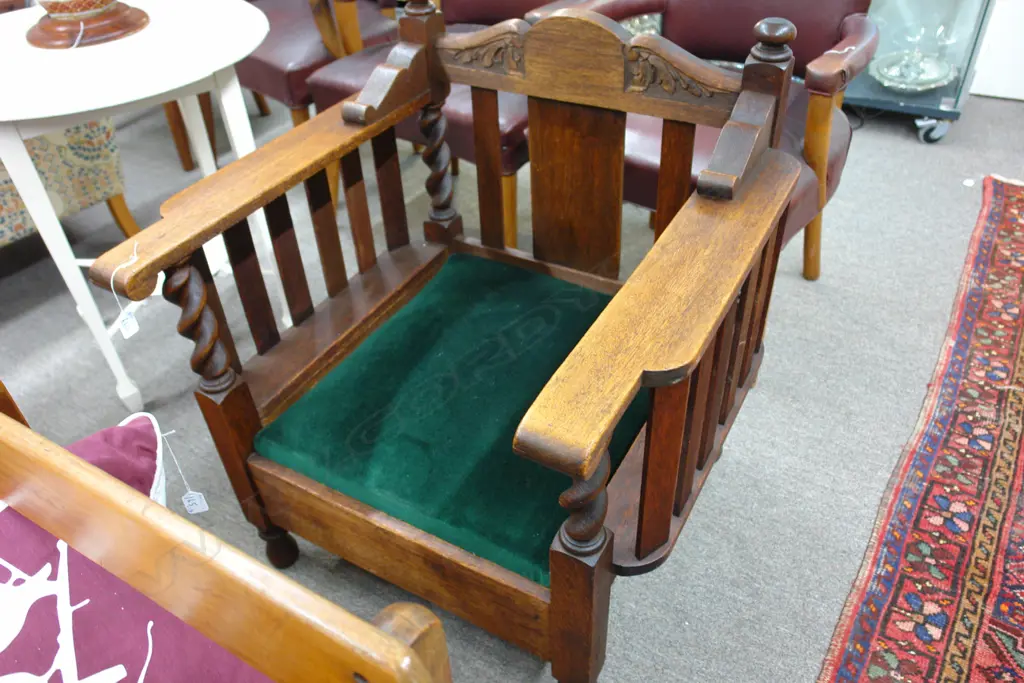 LARGE OAK FRAMED LOUNGE CHAIR Image 1++