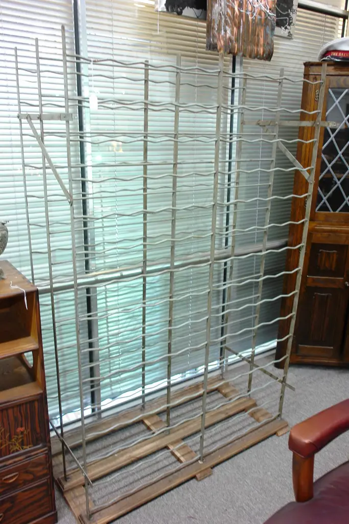 LARGE METAL WINE RACK Image 1++
