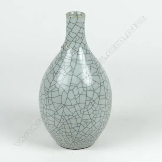 A Chinese porcelain ovoid vase
