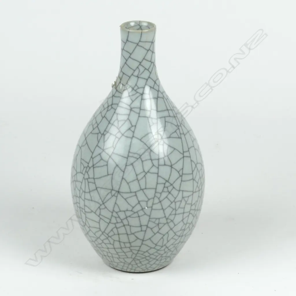 A Chinese porcelain ovoid vase Image 1++