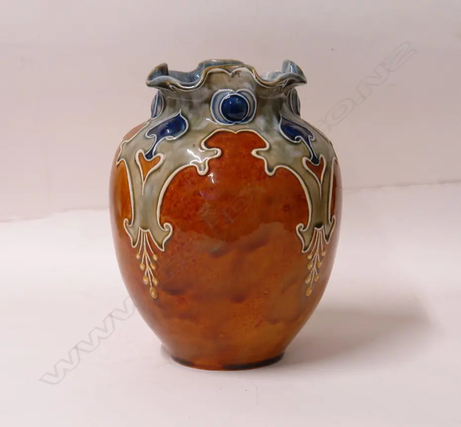 A GOOD MARK V MARSHAL DOULTON STONEWARE VASE Image 1++