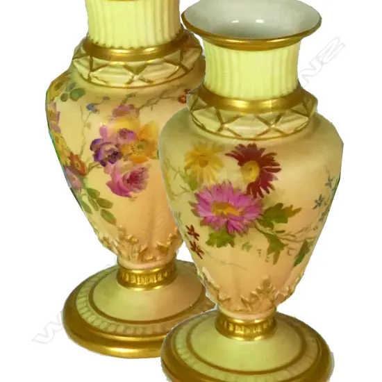 R/WORCESTER PR OF VASES - PEACH COLOUR