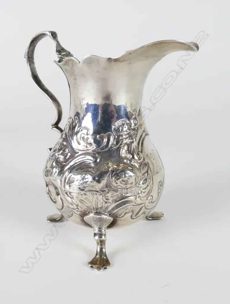 A George II silver pear shape cream jug Image 1++