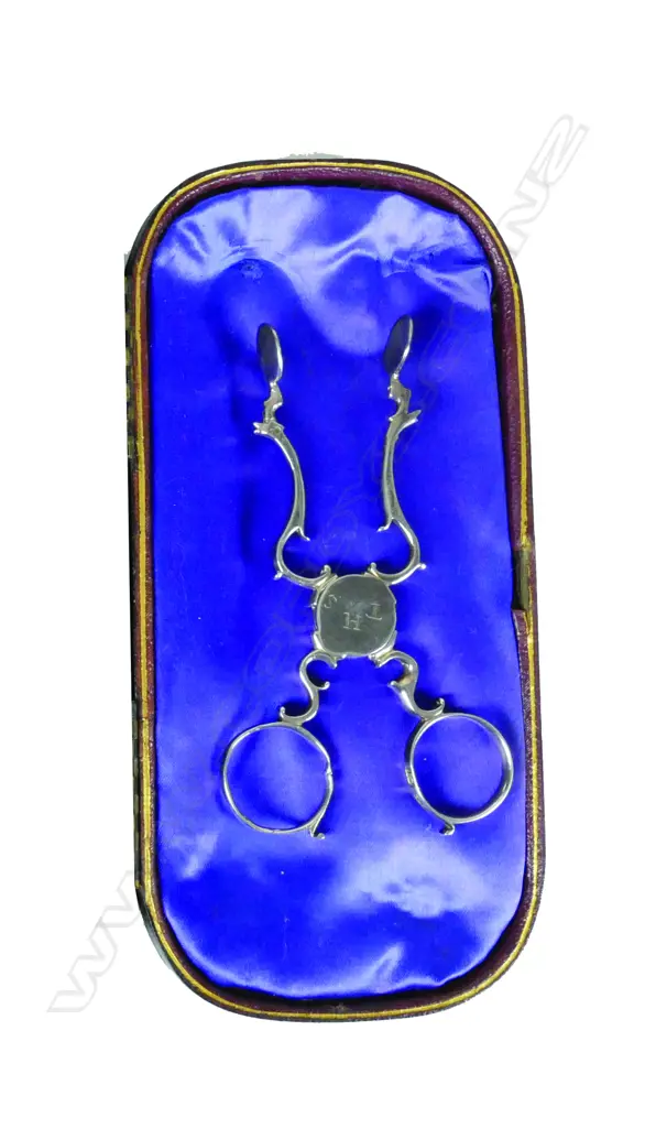A pair of early George III silver action sugar nips Image 1++