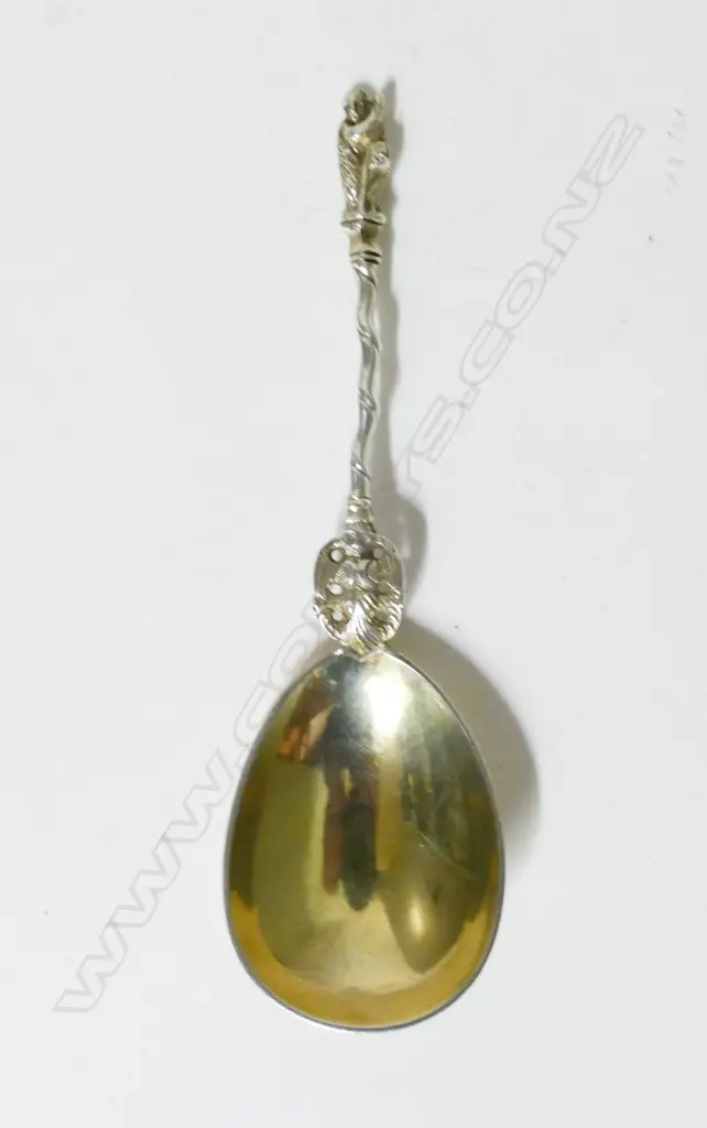 A Victorian cast silver apostle caddy spoon Image 1++