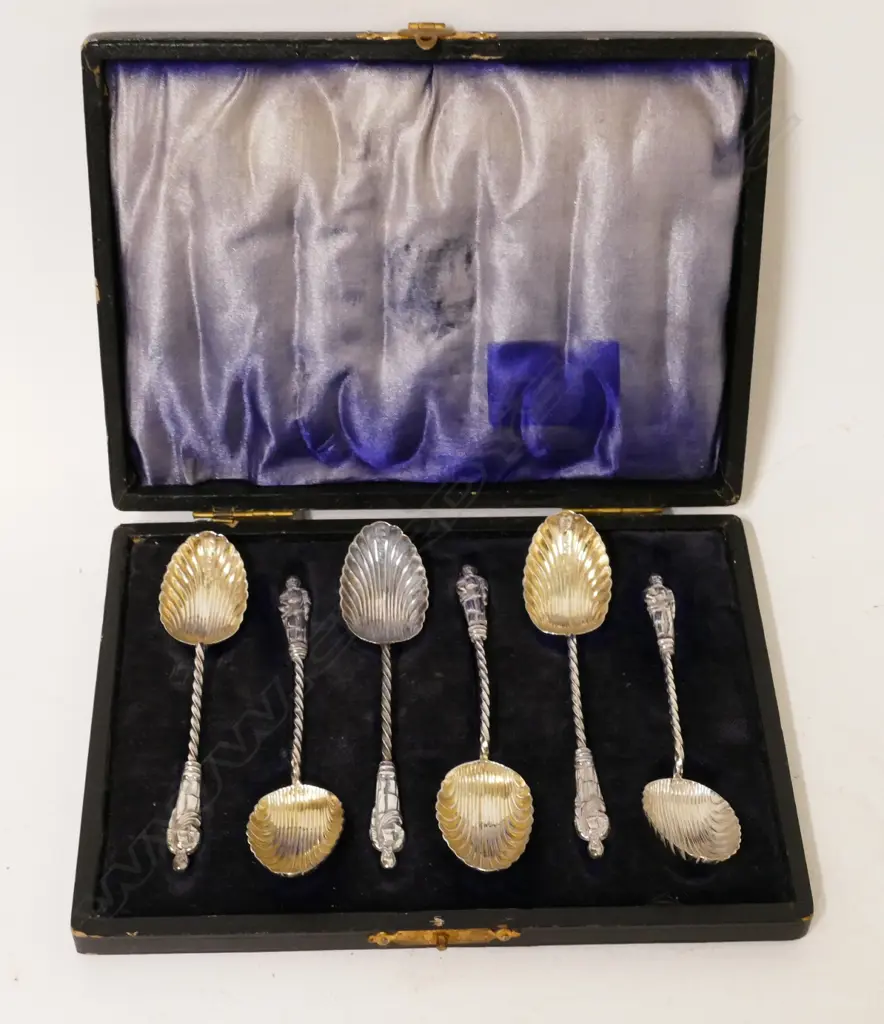 A cased set of silver Apostle teaspoons Image 1++