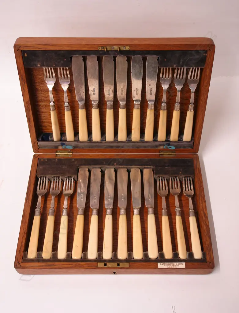 An early 20thC silver bladed 12 place setting fish canteen Image 1++