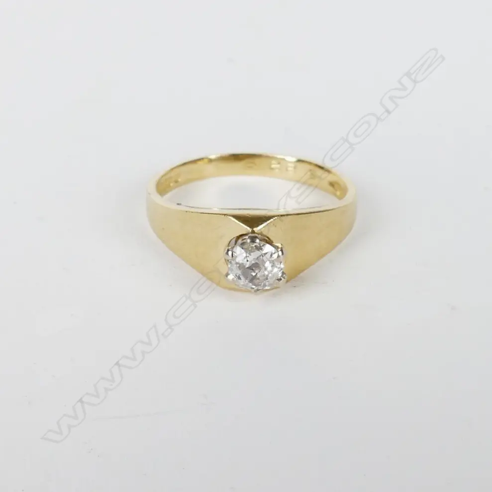 An 18ct. gold and diamond solitaire ring Image 1++