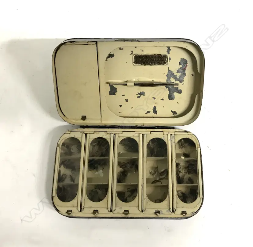 A quality A.C. Farlow Pralon japanned black fly box Image 1++