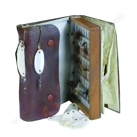 An early 20thC pig skin fly wallet