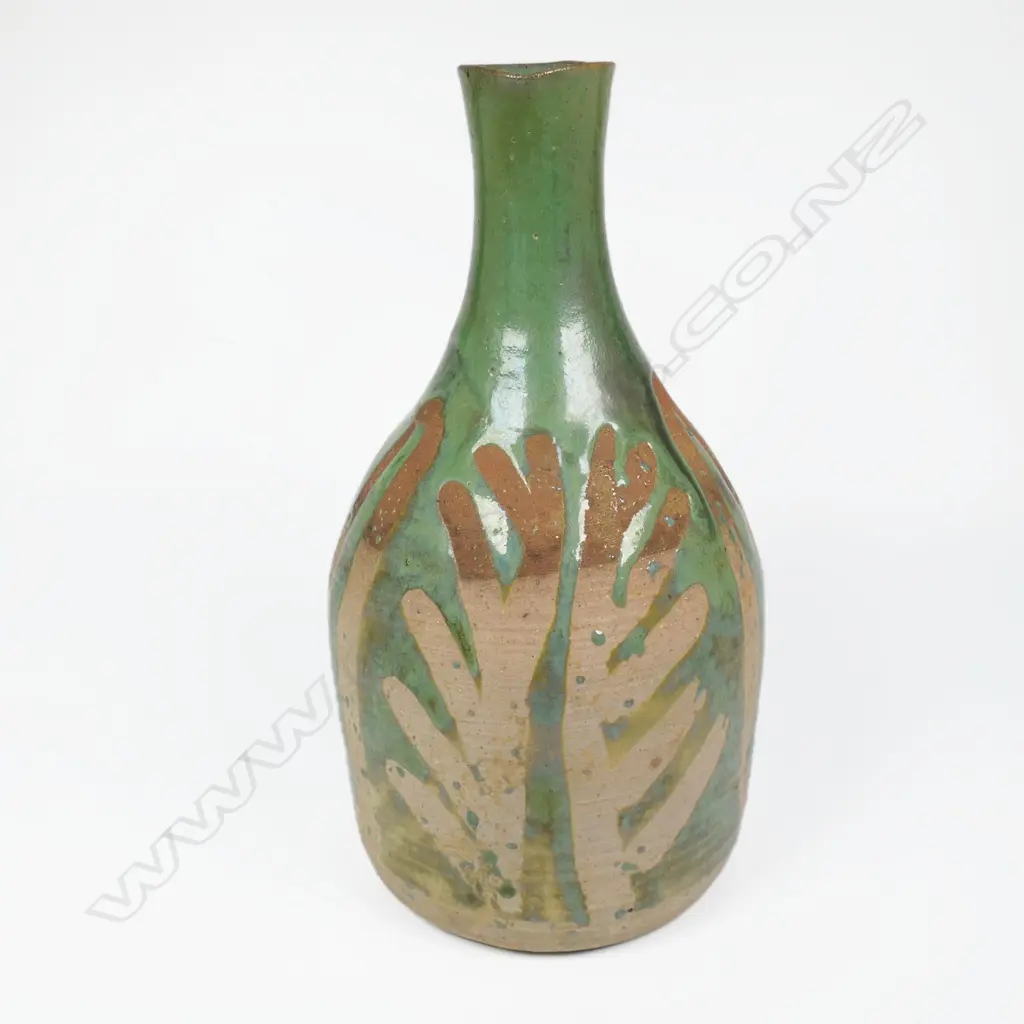 Betty Beadle (Cutcher) (1924-2002) carafe, Image 1++
