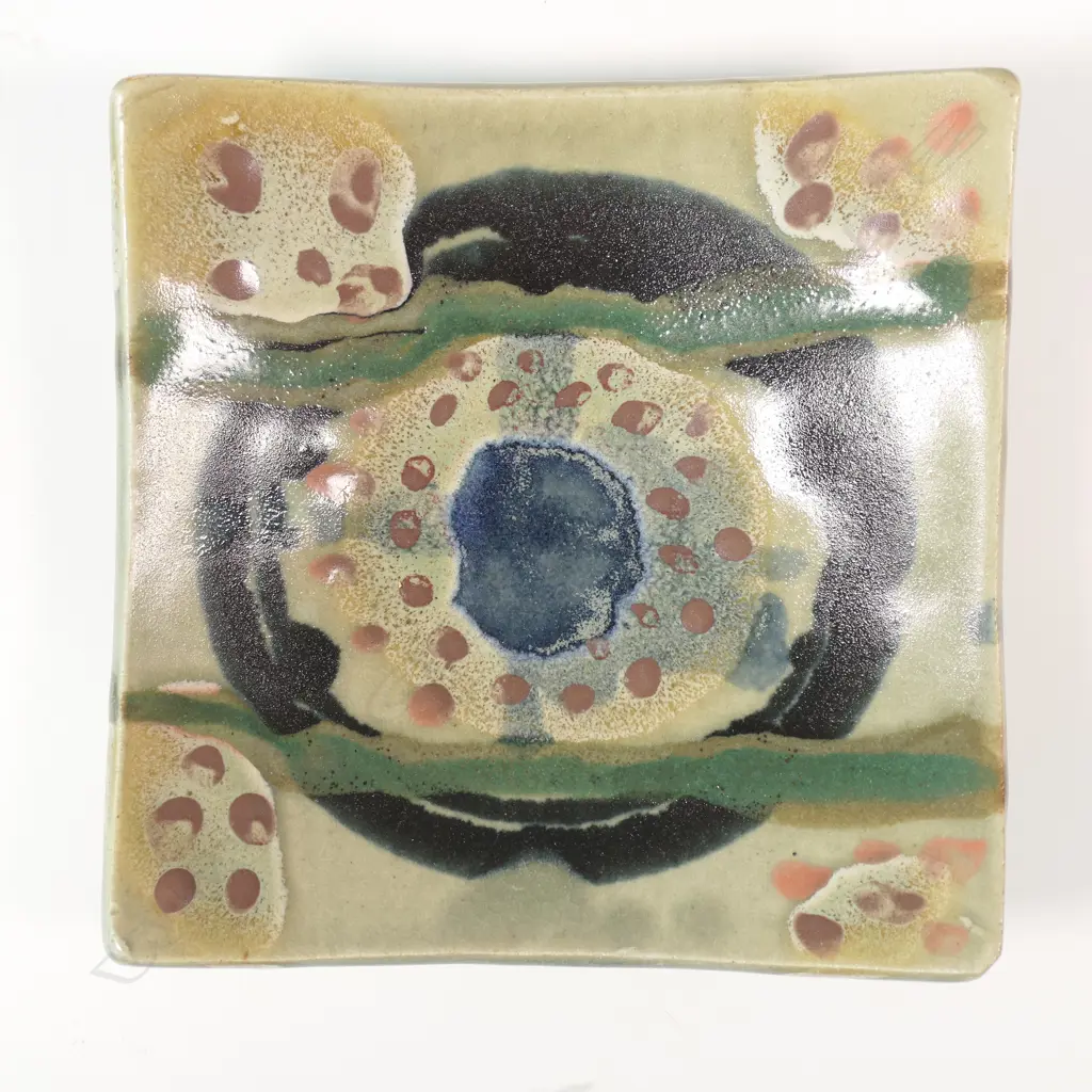 A Doreen Blumhardt (1914-2009) square flared small dish, Image 1++