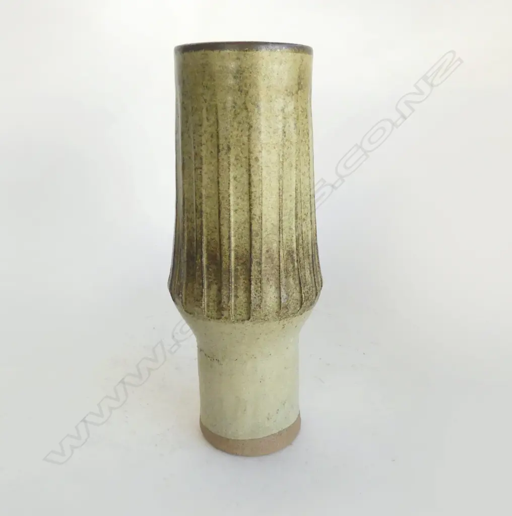 Doreen Blumhardt (1914-2009) tall pedestal vase, Image 1++