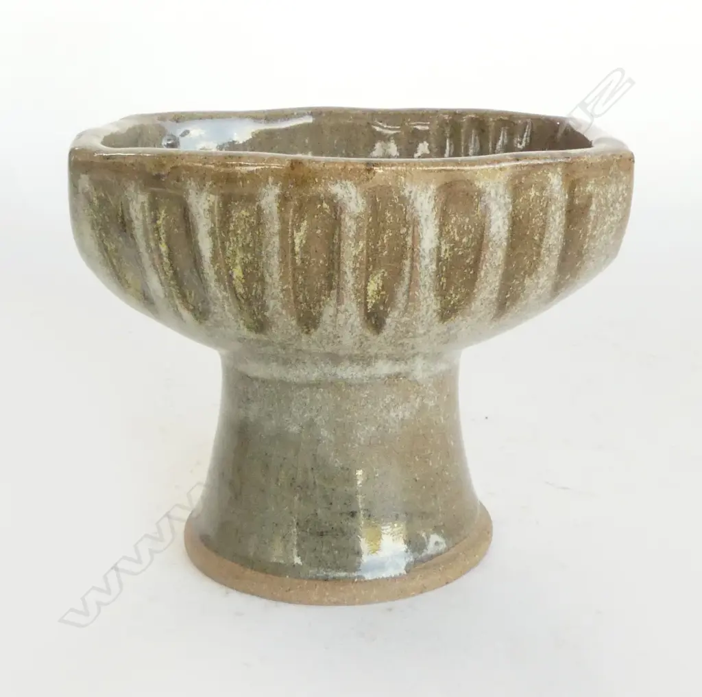 Doreen Blumhardt (1914-2009) pedestal footed bowl, Image 1++