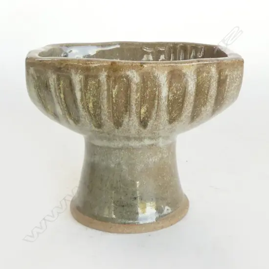 Doreen Blumhardt (1914-2009) pedestal footed bowl,