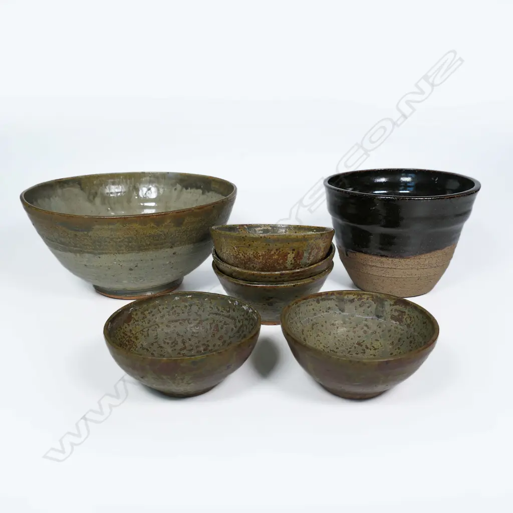 Doreen Blumhardt (1914-2009) seven various bowls, Image 1++