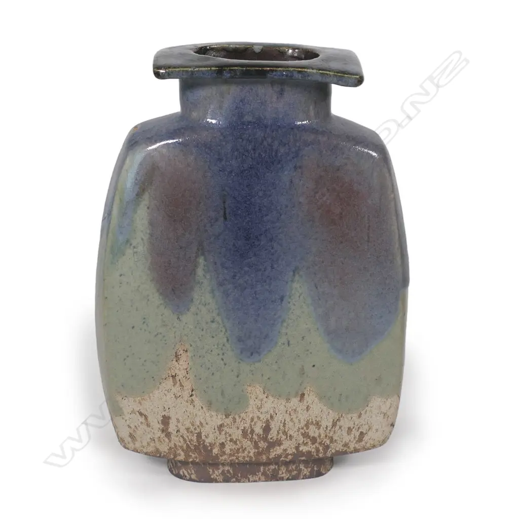 Doreen Blumhardt (1914-2009) stoneware slab vase with red and blue poured glaze, Image 1++